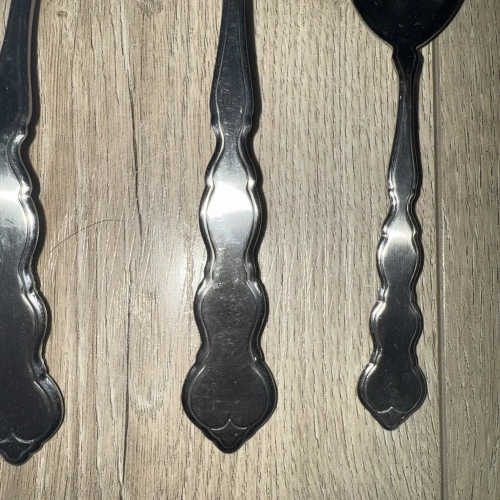 5 PCs Oneida VALERIE Stainless Distinction Deluxe HH Community Hostess‎ Flatware